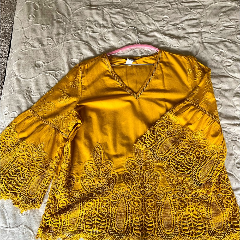 Beautiful Chico’s Saffron Yellow Blouse in 3R